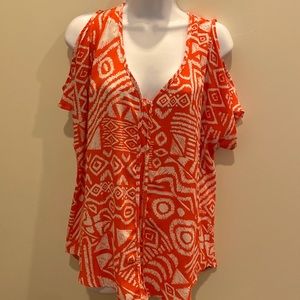 Wrapper brand. XL. Order with white designs. Cold shoulder.